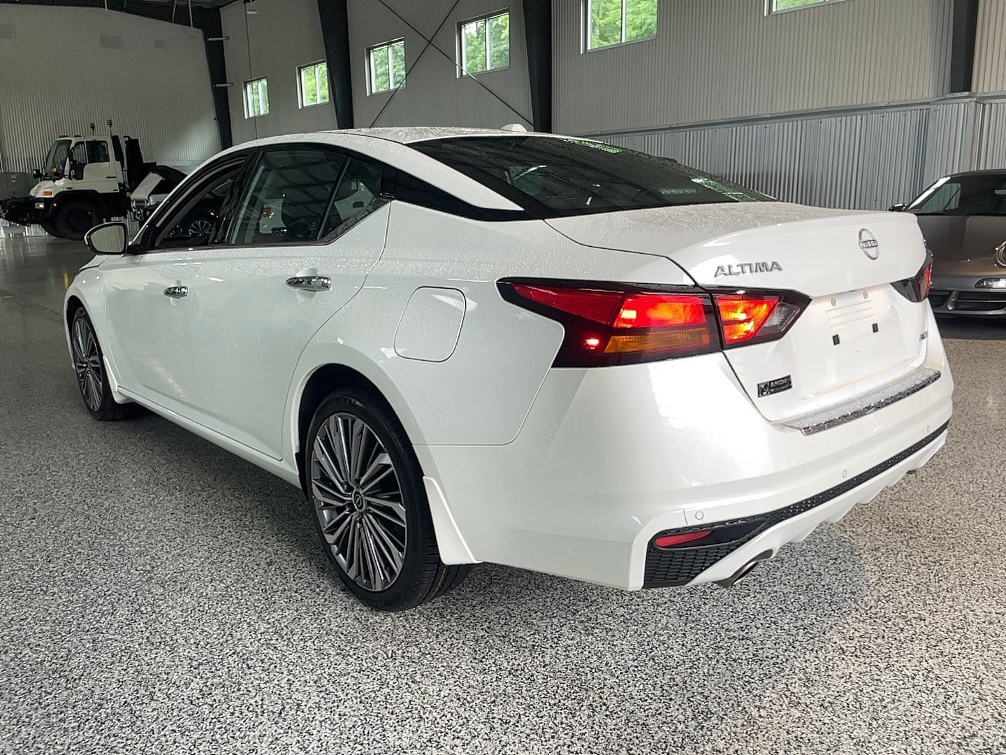 Used 2023 Nissan Altima 2.5 SL AWD/4WD image 16