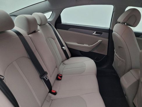Used 2017 Hyundai Sonata SE image 19