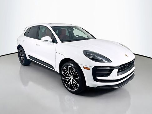 Certified 2026 Porsche Macan image 7