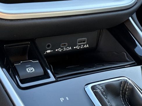 Certified 2025 Subaru Outback Limited image 31