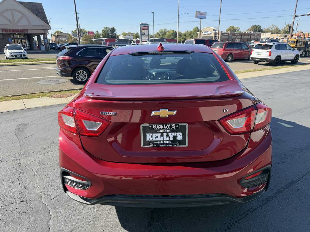 Used 2018 Chevrolet Cruze LT w/ Convenience Package FWD image 4