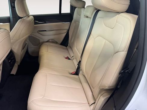 Used 2024 Jeep Grand Cherokee Limited image 21