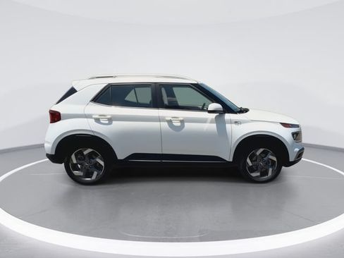 Used 2025 Hyundai Venue SEL FWD image 12
