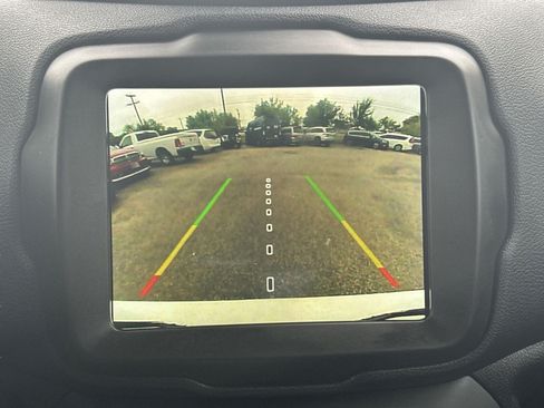 Used 2023 Jeep Renegade Latitude AWD/4WD image 40
