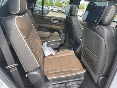 New 2026 GMC Yukon Denali Ultimate w/ LPO, Floor Liner Package AWD/4WD image 32