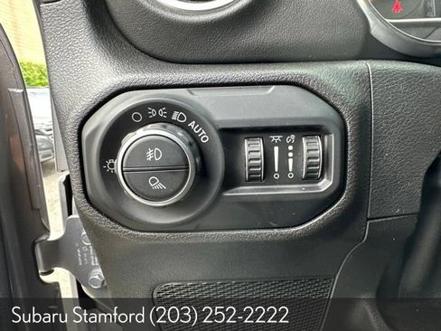 Used 2020 Jeep Gladiator Overland AWD/4WD image 12