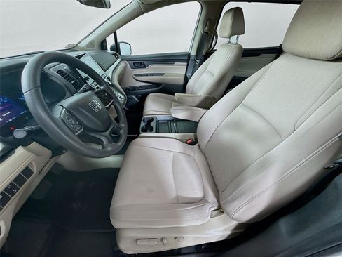 Used 2019 Honda Odyssey EX image 2