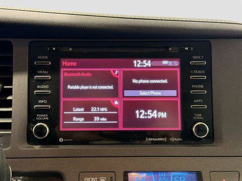 Certified 2018 Toyota Sienna XLE FWD image 12
