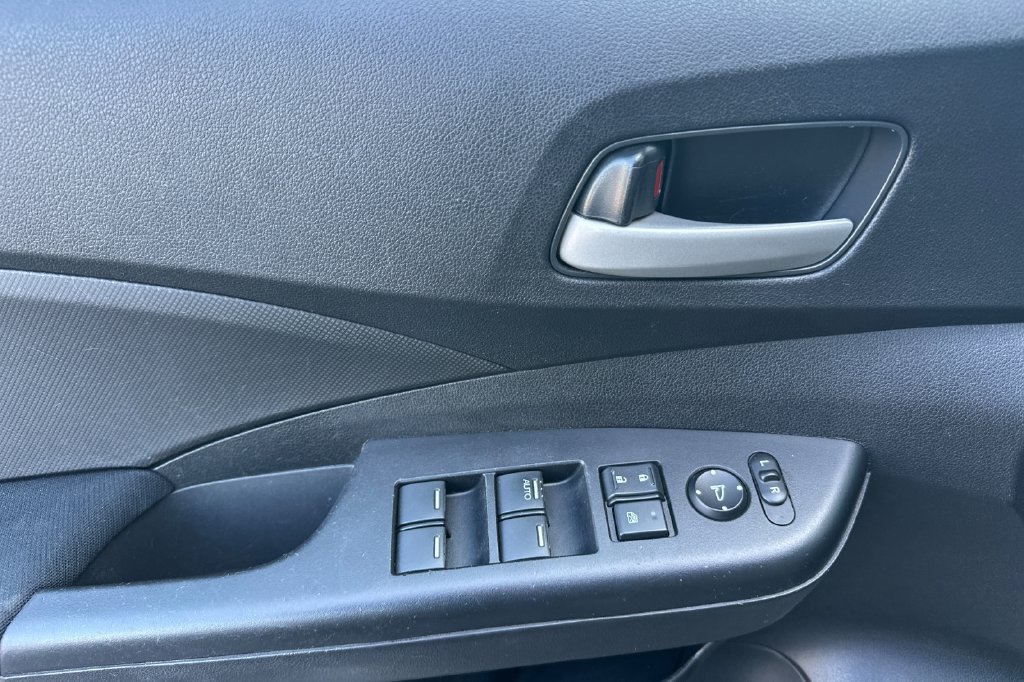 Used 2015 Honda CR-V LX image 10