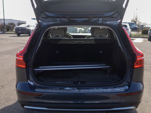 Used 2024 Volvo V60 B5 Cross Country Plus w/ Protection Package Premier image 20