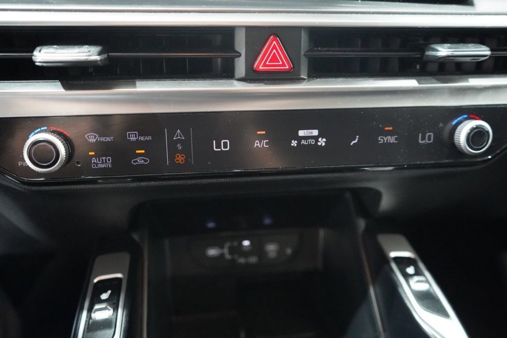Used 2024 Kia Sorento S AWD/4WD image 29