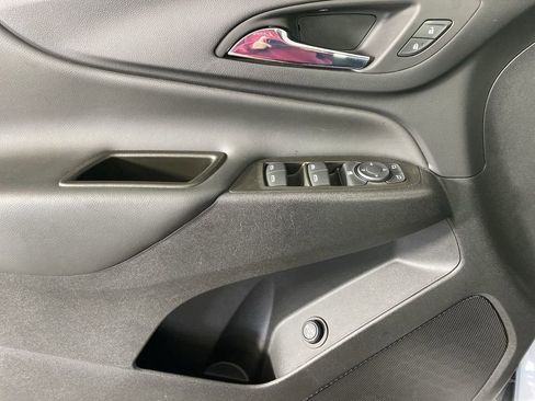 Used 2023 Chevrolet Equinox LT image 24