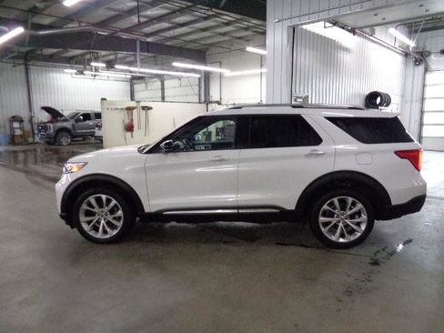 Certified 2023 Ford Explorer Platinum w/ Technology Package AWD/4WD image 5