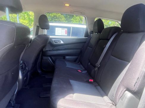 Used 2020 Nissan Pathfinder SV w/ Cargo Package image 5