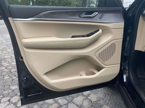 New 2025 Jeep Grand Cherokee Limited image 10