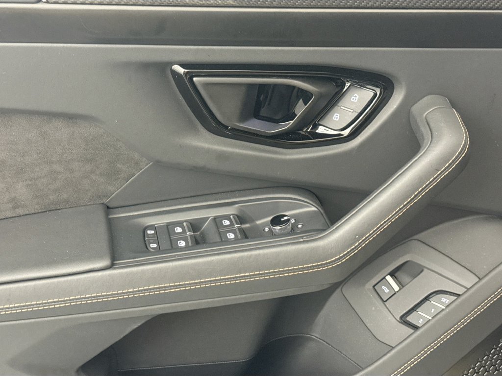 Used 2024 Lamborghini Urus S AWD/4WD image 18