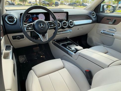 Used 2023 Mercedes-Benz EQB 300 4MATIC image 32