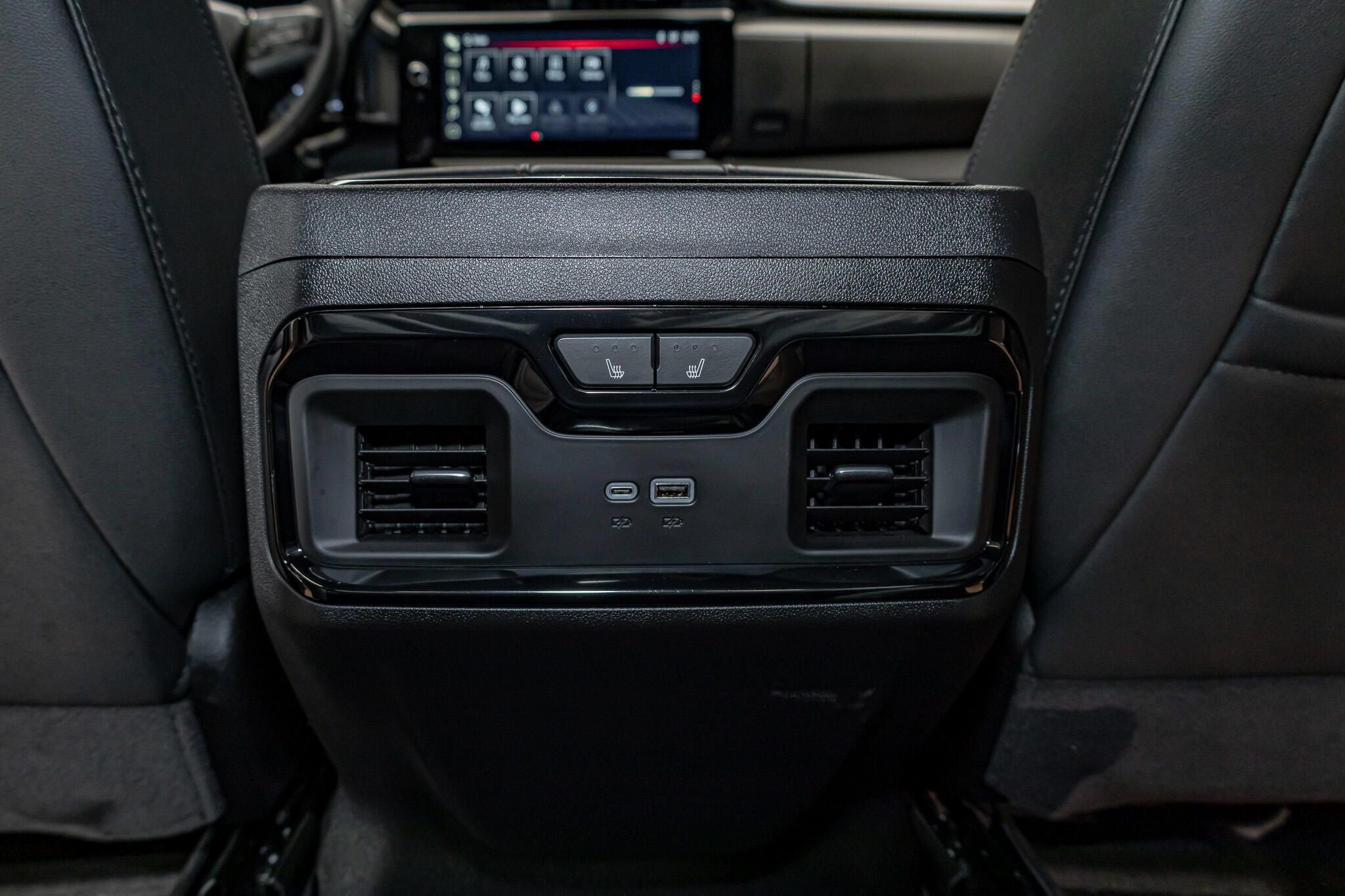 Used 2026 GMC Sierra 3500 AT4 w/ AT4 Premium Plus Package AWD/4WD image 28