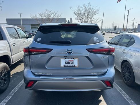 Used 2024 Toyota Highlander Platinum image 8