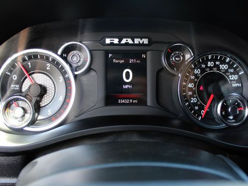 Used 2024 RAM 5500 Tradesman w/ Chrome Appearance Group AWD/4WD image 23