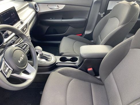 Used 2024 Kia Forte LXS w/ LXS Technology Package image 6
