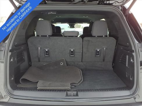 Used 2025 Chevrolet Traverse LT image 12