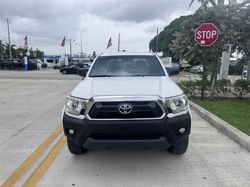 Used 2015 Toyota Tacoma PreRunner w/ SR5 Package RWD image 2