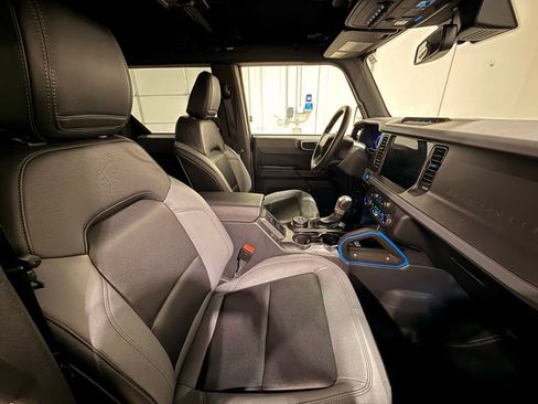 Used 2024 Ford Bronco Black Diamond image 29