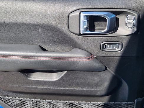 Used 2022 Jeep Gladiator Rubicon w/ Cold Weather Group image 17