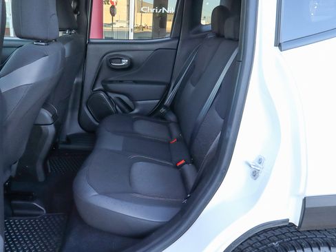 Used 2023 Jeep Renegade Latitude image 8