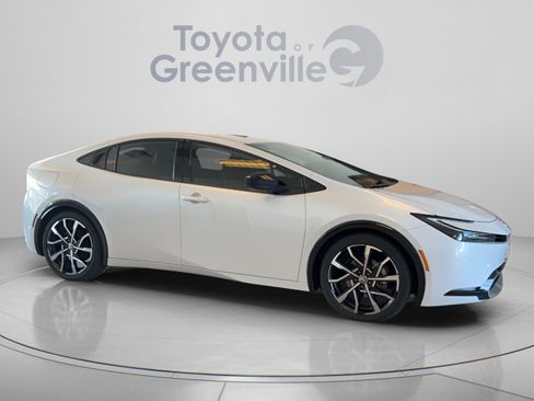Certified 2026 Toyota Prius Plug-In Hybrid FWD image 7