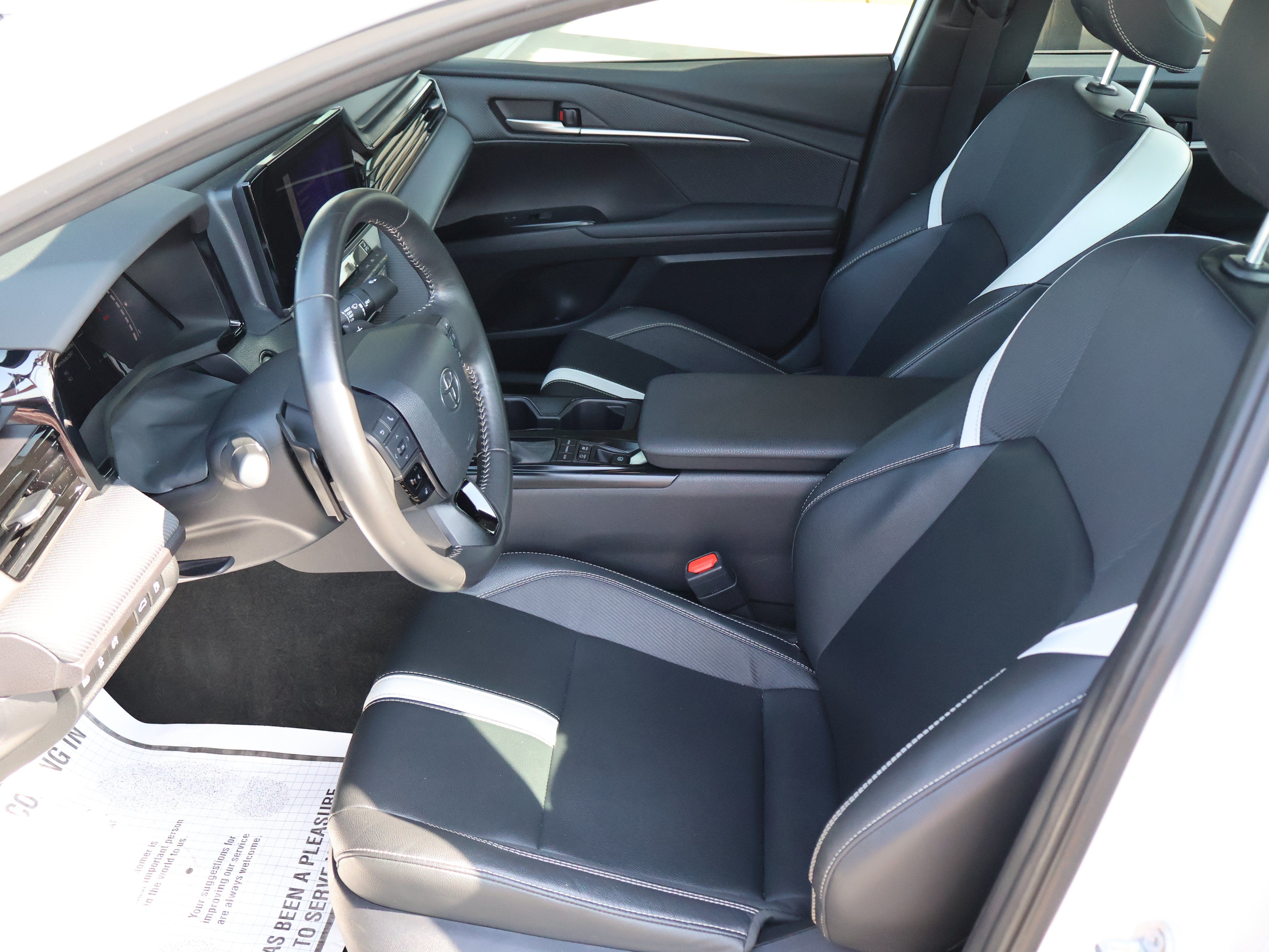 Used 2025 Toyota Camry SE FWD image 14