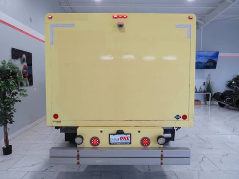 Used 2019 Ford E-450 and Econoline 450 Super Duty w/ Power Windows & Locks Group image 4