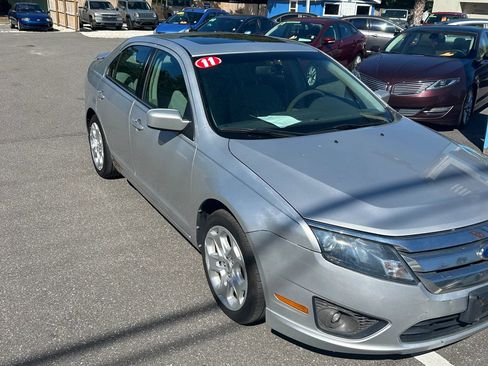 Used 2011 Ford Fusion SE w/ 202A Rapid Spec Order Code image 3