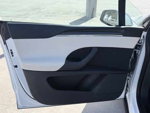 Used 2023 Tesla Model X Plaid image 27