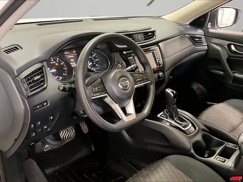 Used 2019 Nissan Rogue SV image 17