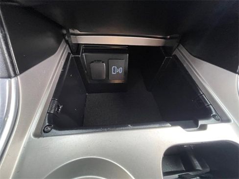 Used 2022 Ford Explorer XLT w/ Equipment Group 202A image 24