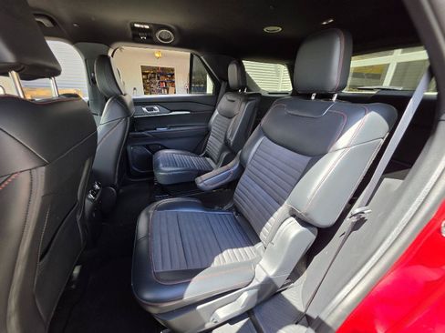 Used 2025 Ford Explorer ST-Line AWD/4WD image 15