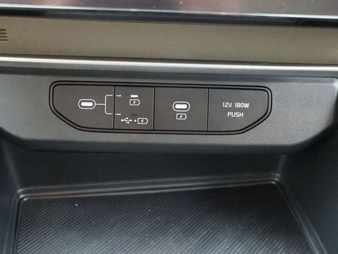 Used 2025 Kia Carnival FWD image 23