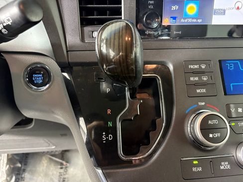 Used 2017 Toyota Sienna AWD image 21