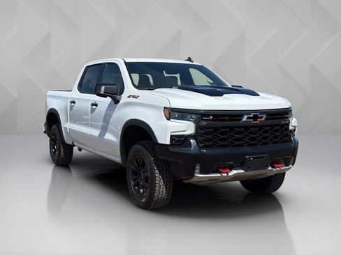 Used 2023 Chevrolet Silverado 1500 ZR2 w/ Technology Package AWD/4WD image 3