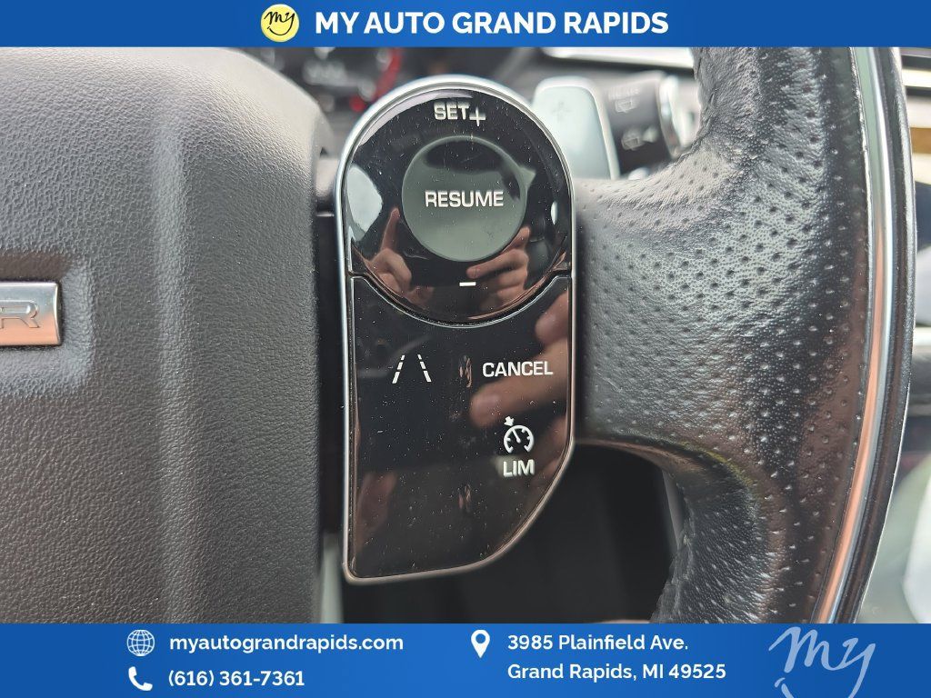 Used 2019 Land Rover Range Rover Velar R-Dynamic SE AWD/4WD image 16