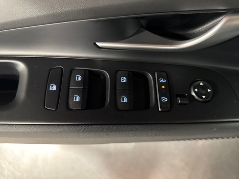 Used 2025 Hyundai Elantra Hybrid FWD image 18