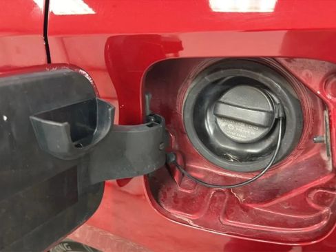 Used 2020 Nissan Versa SV FWD image 27