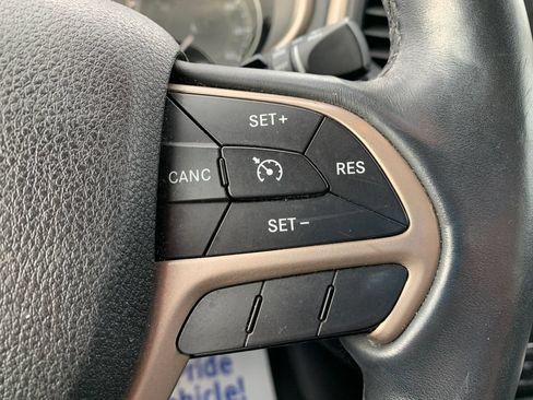 Used 2014 Jeep Cherokee Latitude w/ Comfort/Convenience Group AWD/4WD image 22