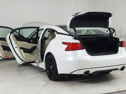 Used 2017 Nissan Maxima Platinum image 11