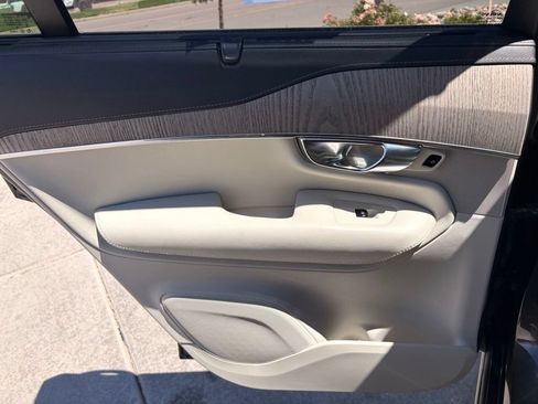 Used 2025 Volvo XC90 T8 Ultra w/ Protection Package AWD/4WD image 28