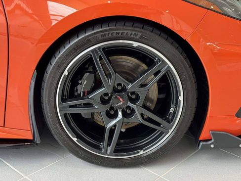 Used 2021 Chevrolet Corvette Stingray Coupe w/ Z51 Performance Package RWD image 29
