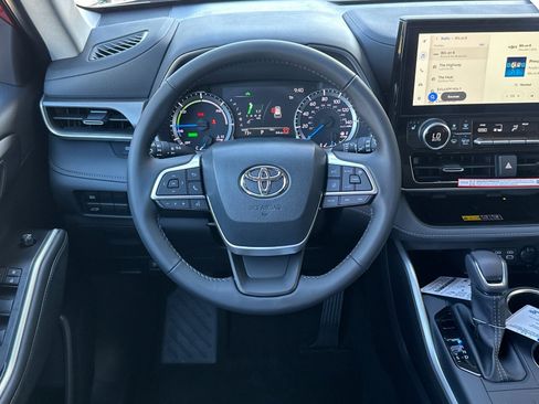 New 2026 Toyota Highlander XLE image 13