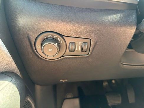 Used 2022 Jeep Compass Latitude w/ Sun and Sound Group AWD/4WD image 28